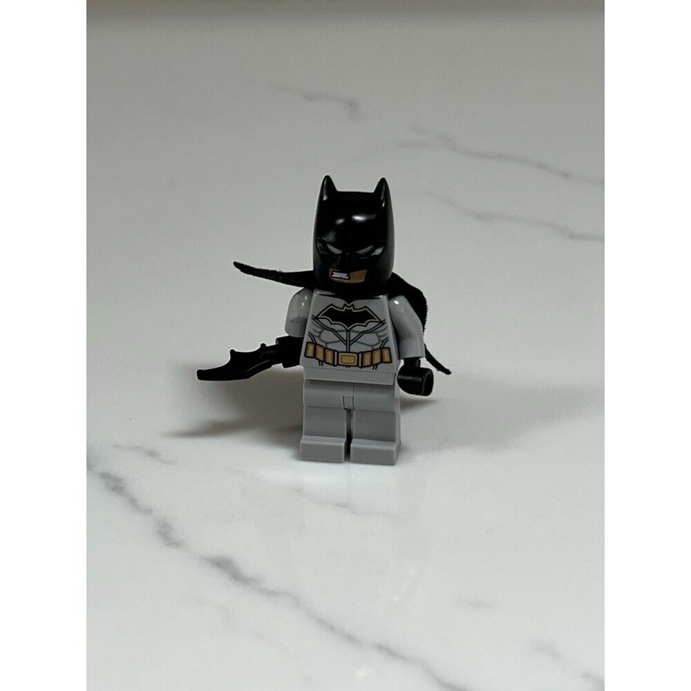 LEGO Batman Minifigure DC Super Heroes‎ with Cape sh786 (76183)
